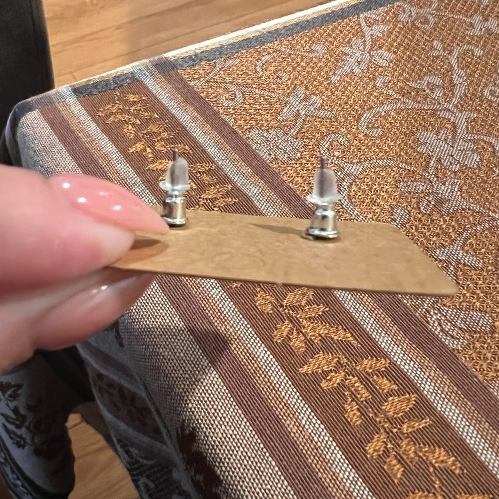 Bunny acrylic earrings - Picture 2 of 3